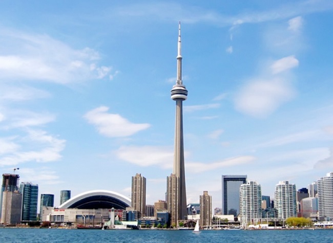 Tháp CN thành phố Toronto ở Canada cao 553m