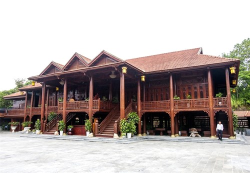 nhà sàn bê tông giả gỗ