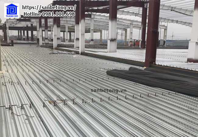 Sàn bê tông Deck có ưu điểm thi công nhanh và không cần cốt pha