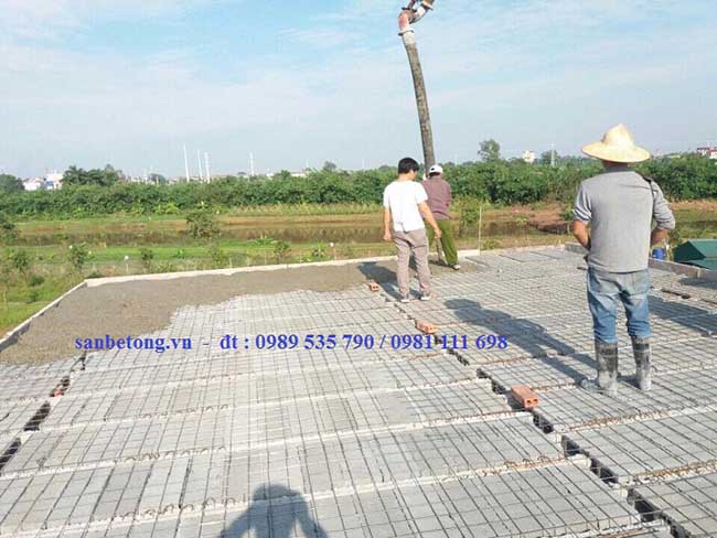 Thi công lớp bê tông tươi lên mặt sàn bê tông nhẹ