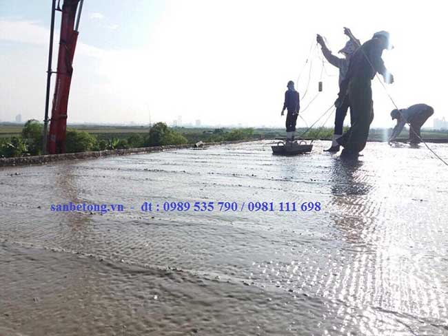 Sau khi đầm rung, cán phẳng, sàn bê tông nhẹ đã được hoàn thiện