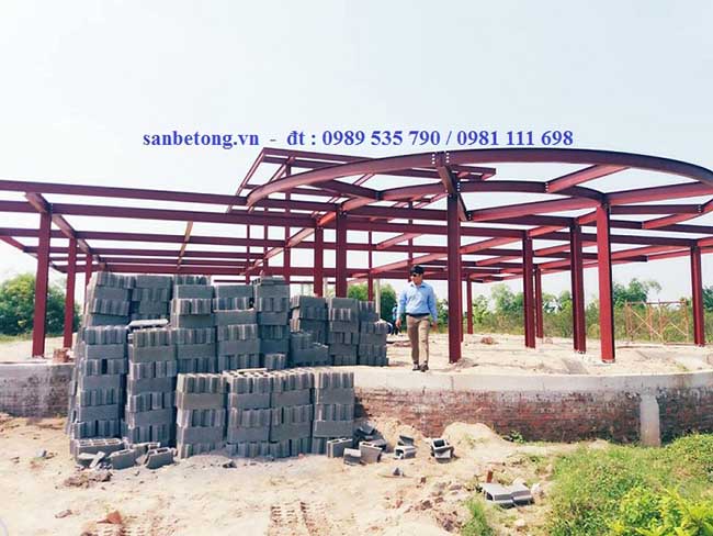Sàn bê tông nhẹ được thi công trên hệ khung thép tiền chế chịu lực