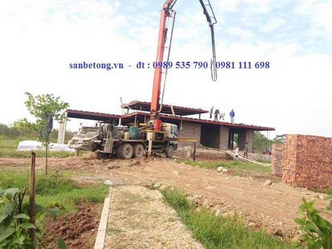 Sàn bê tông nhẹ được trải một lớp bê tông tươi tạo kiên kết bền vững