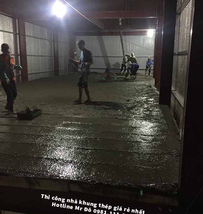 Thi công 300m2 sàn bê tông nhẹ vào ban đêm