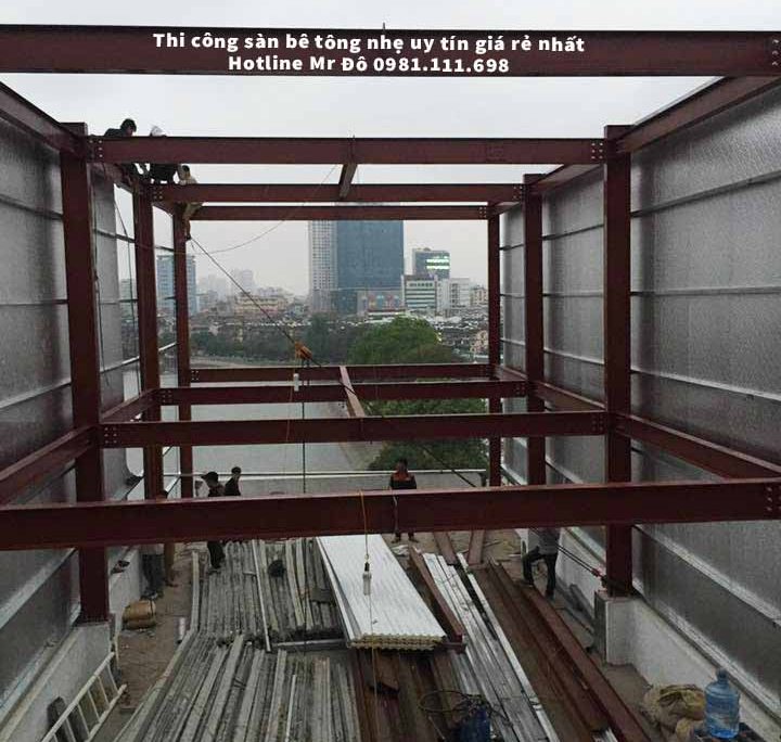 300m2 Sàn bê tông nhẹ được chịu lực trên hệ khung thép tiền chế