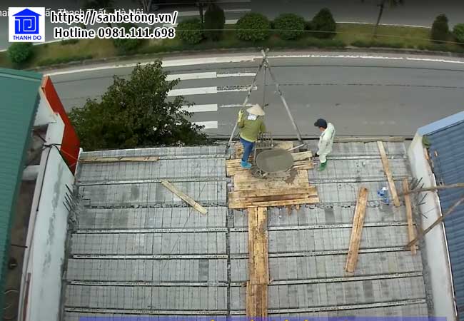 Đổ bù bê tông cho sàn nhẹ Xuân Mai