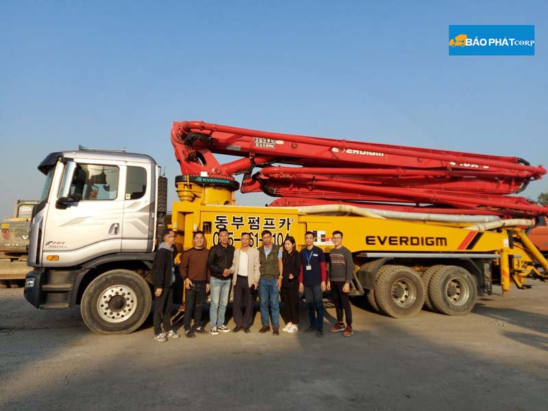 Máy bơm ngang bê tông chính hãng, giá tốt