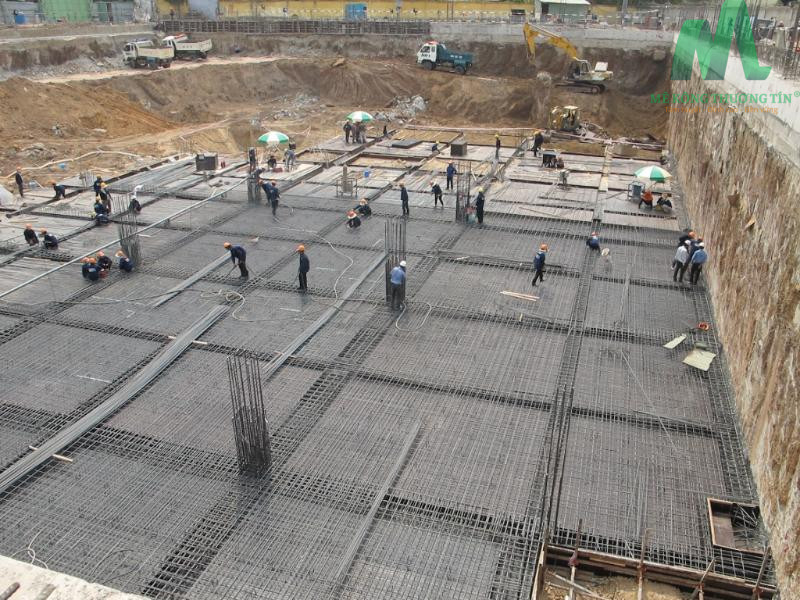 Đổ bê tông móng cần phải bảo dưỡng đúng kỹ thuật giúp tạo độ chắc chắn