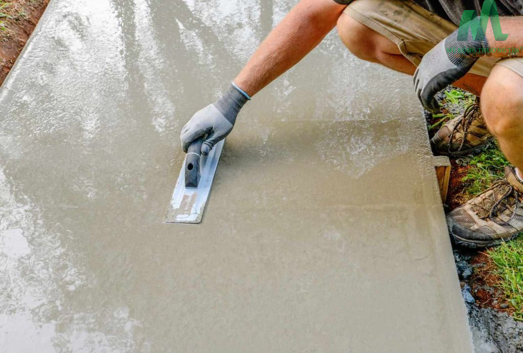 Kỹ thuật đầm dùi đúng cách giúp phòng tránh bê tông bị rỗ tổ ong