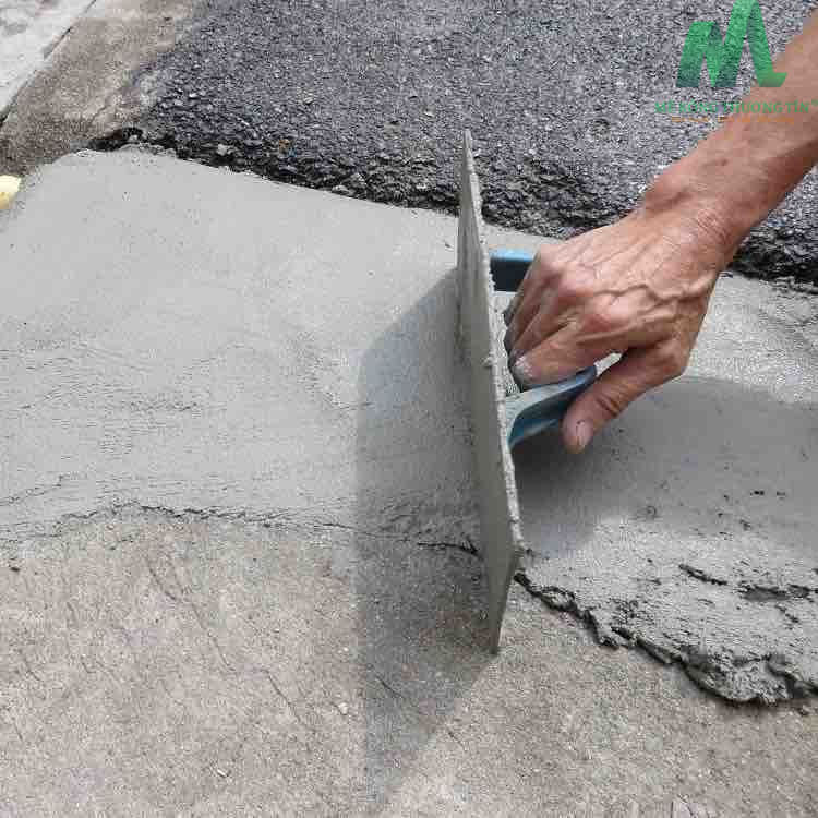 Nguyên nhân bê tông bị rỗ tổ ong do đầm dùi không kỹ