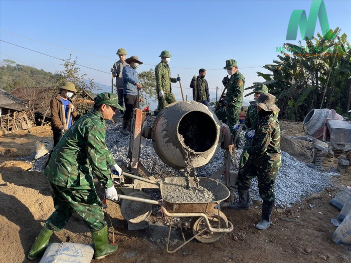 đội đổ bê tông tay