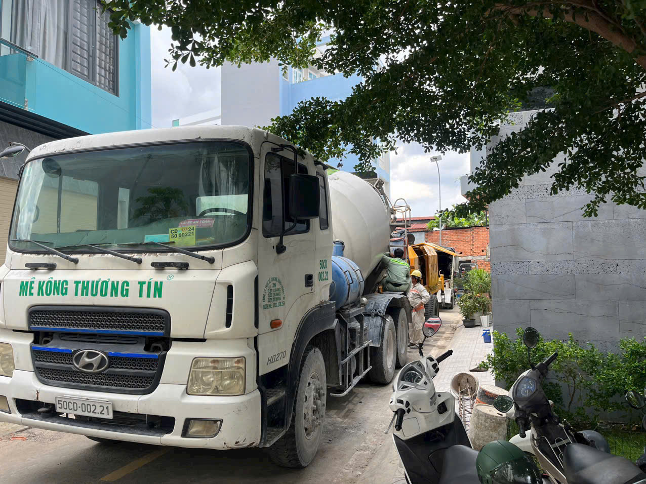 Bê tông tươi Mê Kông Thương Tín được hỗ trợ kiểm tra chất lượng sau khi đổ 