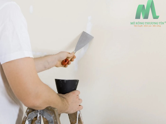 Dùng keo xử lý vết nứt